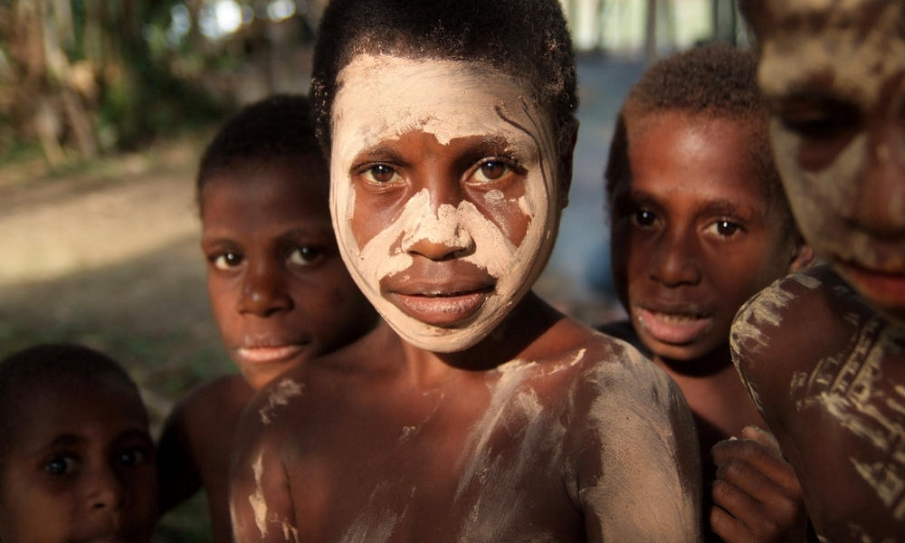 Rachel_kramer_karawari_river_children_mud_paint