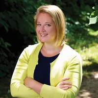 Headshot of Sara Thomas