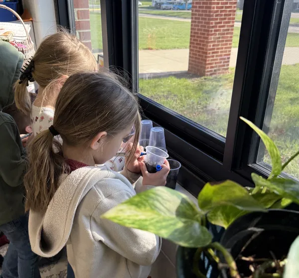 Students label seeds