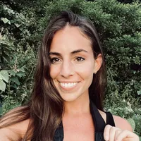 Abby Hehmeyer wears a black shirt and smiles at the camera