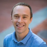 Headshot of Alex Nichols-Vinueza