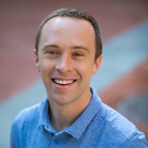 Headshot of Alex Nichols-Vinueza