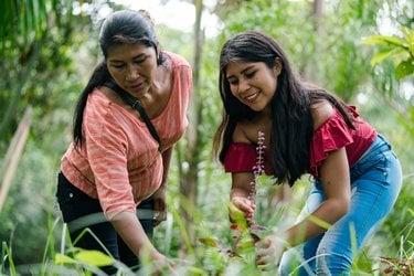 Chela Elena Umire works with her daughter in Colombian Amazon