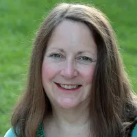 Headshot of Ellen Dierenfeld