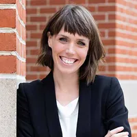 Headshot of Lauren Lynch