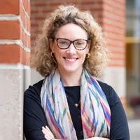 Headshot of Lucy Holmes