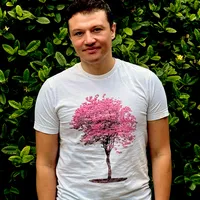 Headshot of Martin Perez Lara with leaves in background