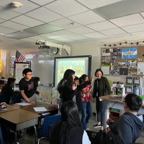Ms. Tarin's class watching wild classroom