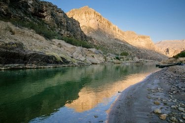 Rio Grande River flowing through mountains