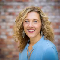 Headshot of Amy Smith