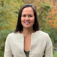 Headshot for Stephanie Roe