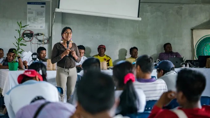 Chela Elena Umire speaks about the work and findings of the local EcosystemServices Assessment (ESA) Technical Team to leaders of the local indigenous community at LaChorrera's Annual General Meeting.