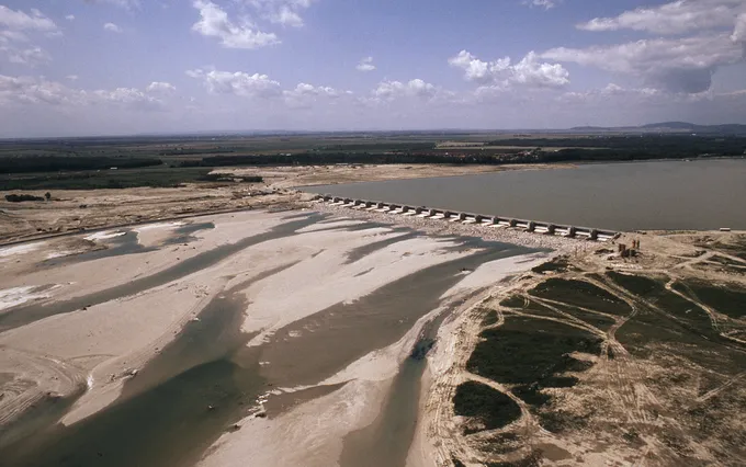 Diversion point of the Danube to the canal with a lot of water on one side and very little on the other