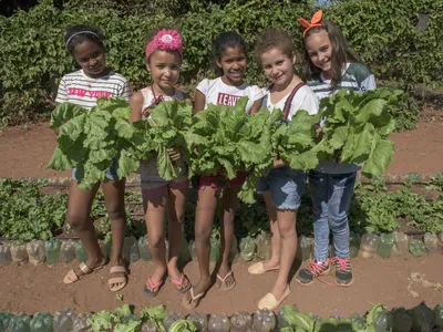 Students in school garden in Pantanal